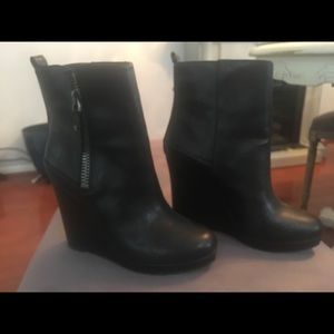 Nine West ankle wedges with zipper on the side